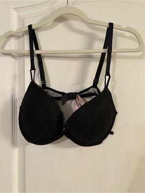 NWOT Victoria’s Secret Black Lace Plunge Bra with Adjustable Straps